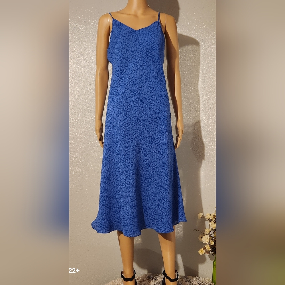 Blue floral dress size 9/10 vg condition.